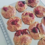 バナナとラズベリーのビーガンマフィン〈Banana and raspberry vegan muffins〉